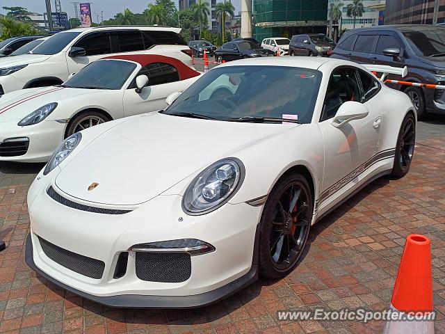 Porsche 911 GT3 spotted in Jakarta, Indonesia