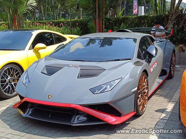 Lamborghini Huracan spotted in Jakarta, Indonesia