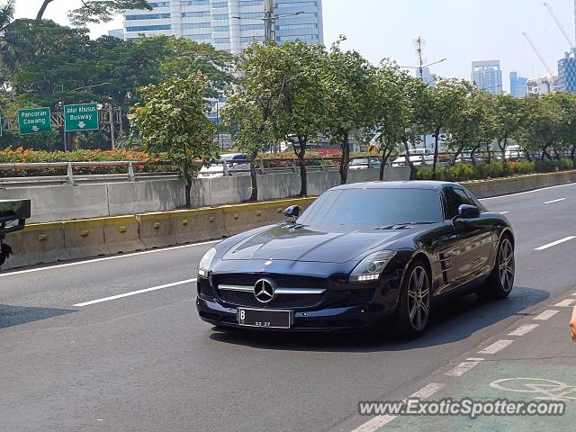 Mercedes SLS AMG spotted in Jakarta, Indonesia