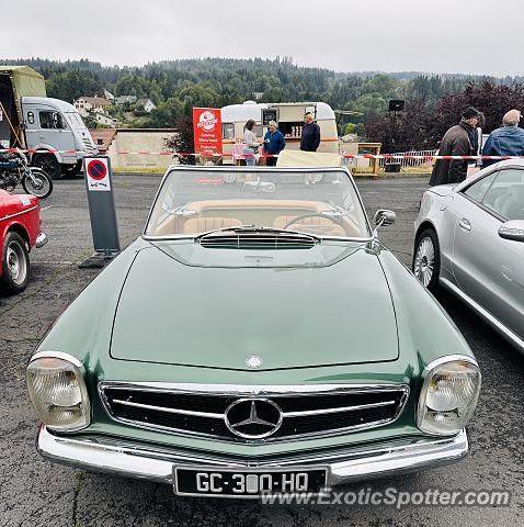 Mercedes 300SL spotted in Chambon/lignon, France