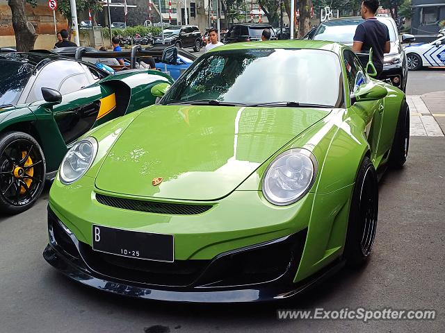 Porsche 911 spotted in Jakarta, Indonesia
