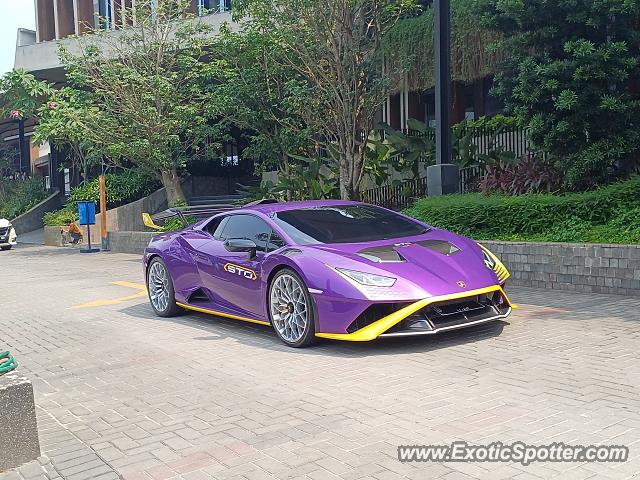 Lamborghini Huracan spotted in Tangerang, Indonesia