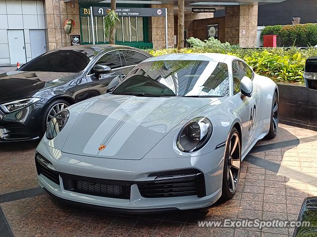 Porsche 911 spotted in Jakarta, Indonesia