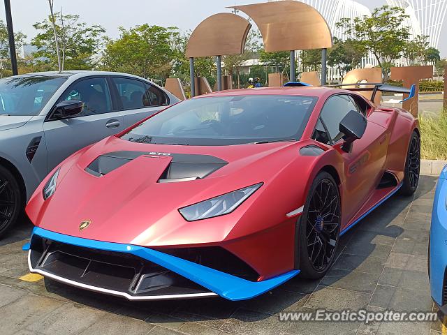 Lamborghini Huracan spotted in Jakarta, Indonesia