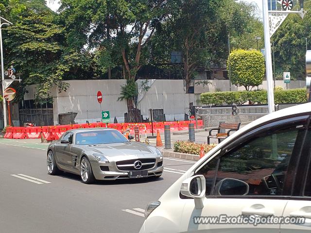 Mercedes SLS AMG spotted in Jakarta, Indonesia
