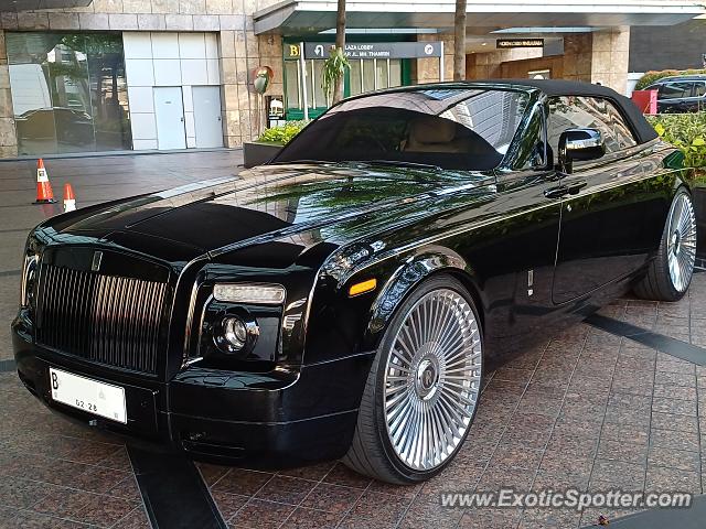 Rolls-Royce Phantom spotted in Jakarta, Indonesia