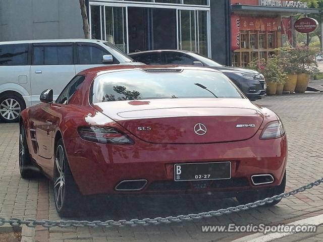 Mercedes SLS AMG spotted in Jakarta, Indonesia