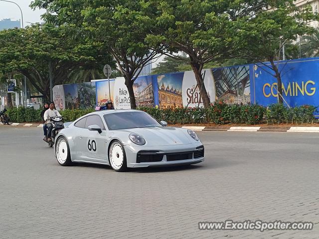 Porsche 911 spotted in Jakarta, Indonesia
