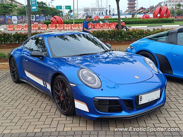 Porsche 911 spotted in Jakarta, Indonesia