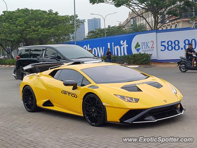 Lamborghini Huracan spotted in Jakarta, Indonesia