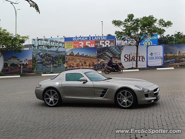 Mercedes SLS AMG spotted in Jakarta, Indonesia