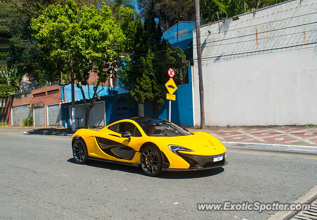 Mclaren P1 spotted in São Paulo, SP, Brazil