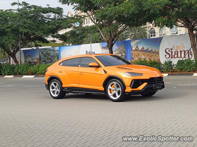 Lamborghini Urus spotted in Jakarta, Indonesia