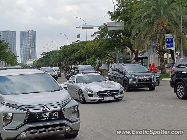 Mercedes SLS AMG spotted in Jakarta, Indonesia