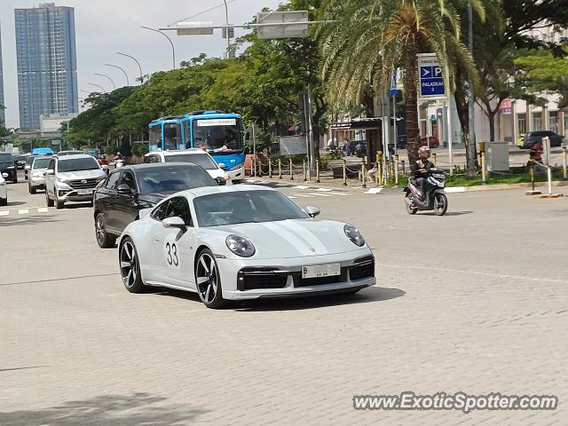Porsche 911 spotted in Jakarta, Indonesia