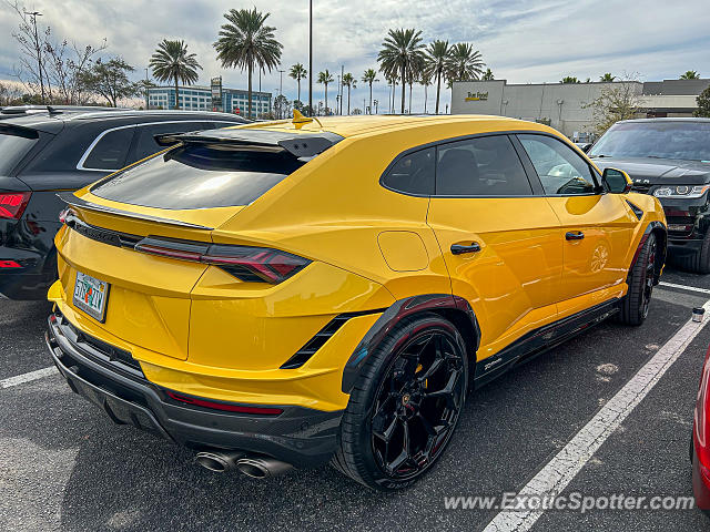 Lamborghini Urus spotted in Jacksonville, Florida