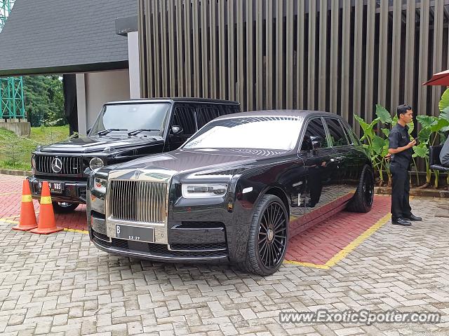 Rolls-Royce Phantom spotted in Jakarta, Indonesia