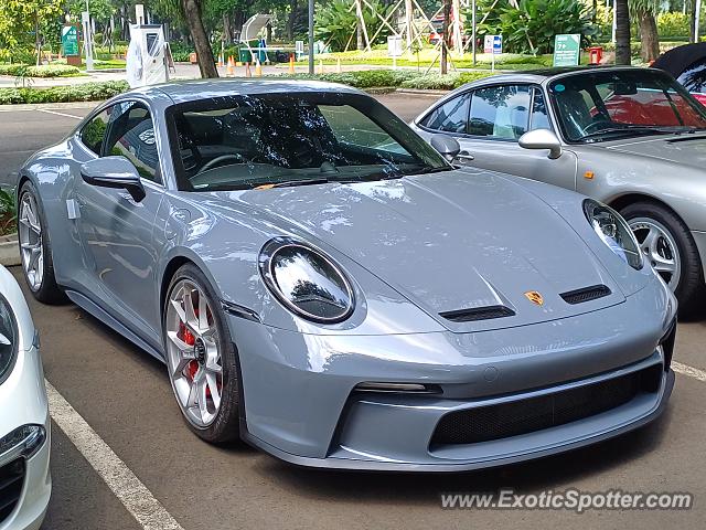 Porsche 911 GT3 spotted in Jakarta, Indonesia