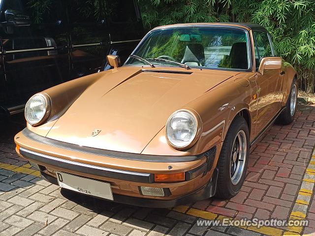 Porsche 911 spotted in Jakarta, Indonesia