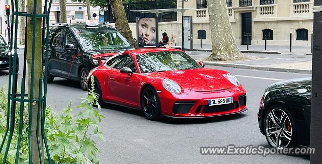 Porsche 911 GT3 spotted in Paris, France