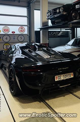 Porsche 918 Spyder spotted in Paris, France