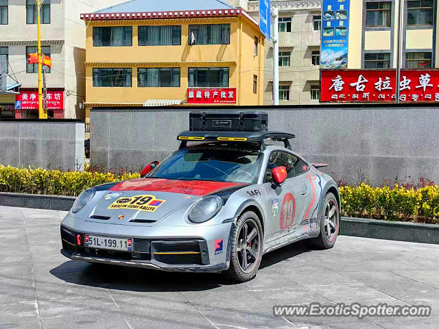 Porsche 911 spotted in Lhasa, China