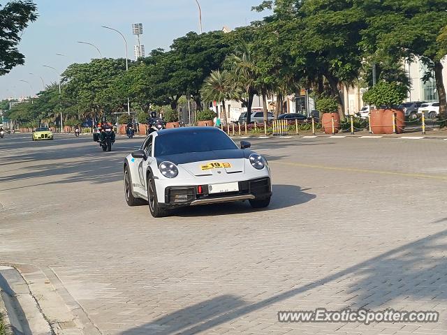 Porsche 911 spotted in Jakarta, Indonesia