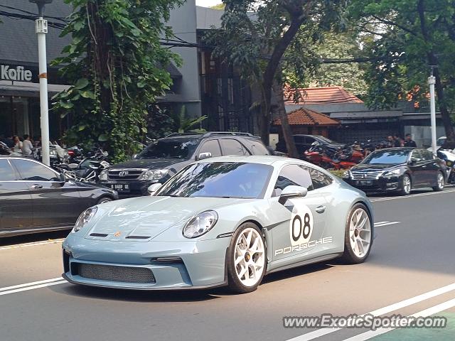 Porsche 911 spotted in Jakarta, Indonesia