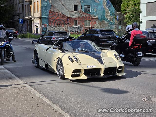 Pagani Huayra spotted in Warsaw, Poland