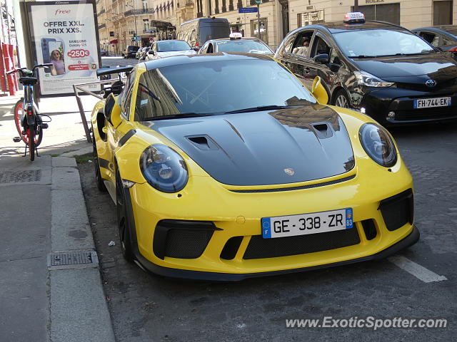 Porsche 911 GT3 spotted in Paris, France