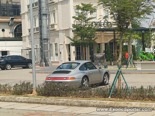 Porsche 911 spotted in Jakarta, Indonesia