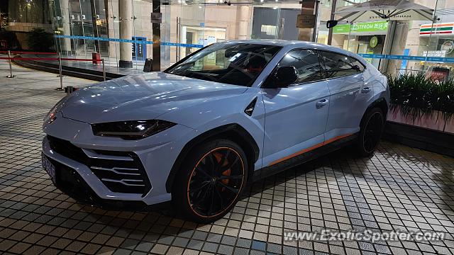 Lamborghini Urus spotted in ShenZhen, China