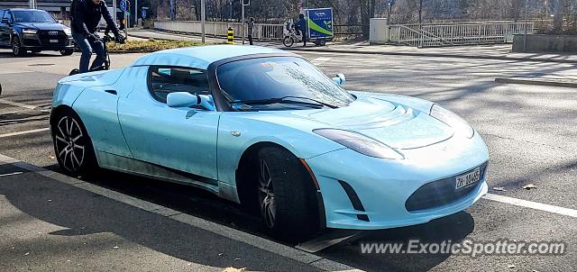 Tesla Roadster spotted in Zürich, Switzerland
