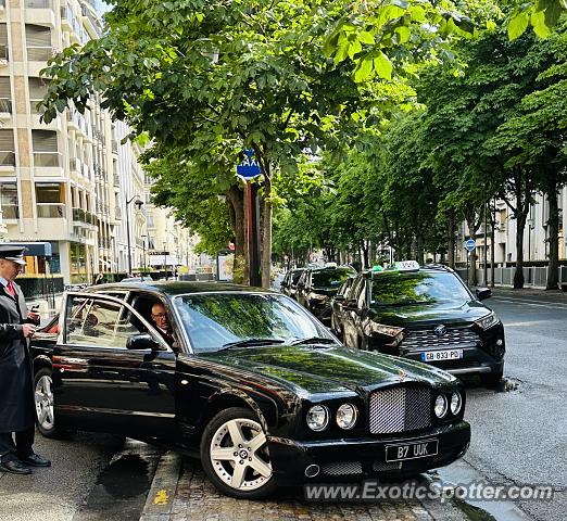 Bentley Arnage spotted in Paris, France