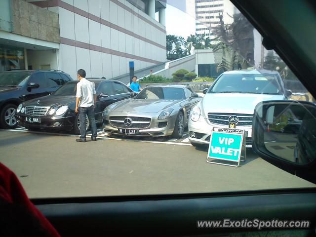 Mercedes SLS AMG spotted in Jakarta, Indonesia