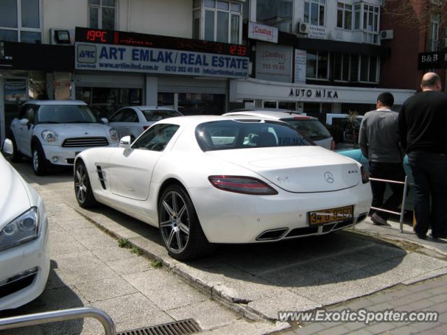 Mercedes SLS AMG spotted in Istanbul, Turkey