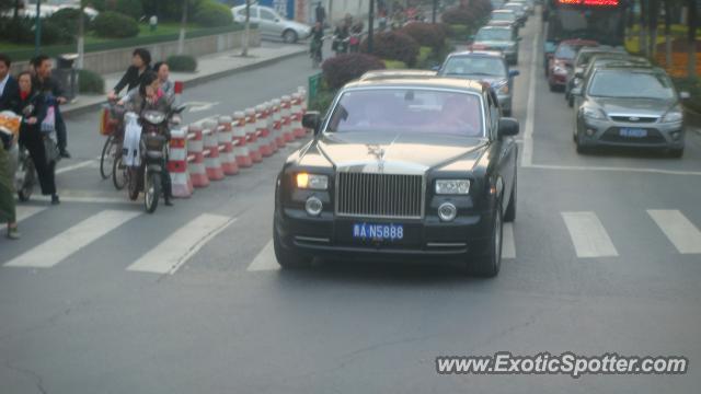 Rolls Royce Phantom spotted in Hangzhou, China