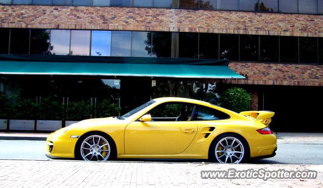 Porsche 911 GT2 spotted in Bogotá, Colombia