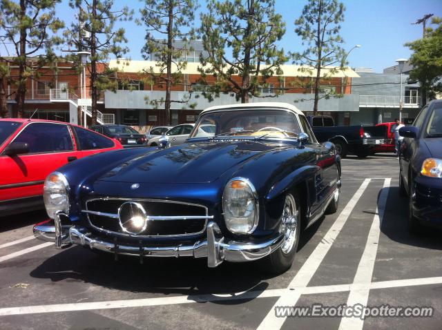 Mercedes 300SL spotted in Santa Monica, California