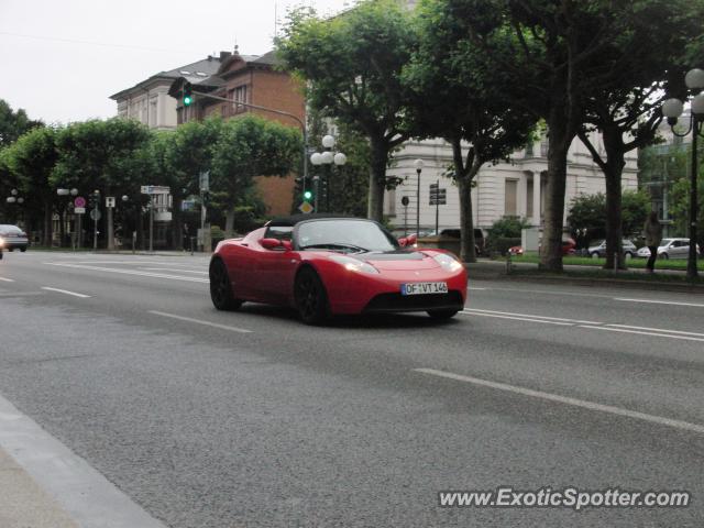 Tesla Roadster spotted in Wiesbaden, Germany