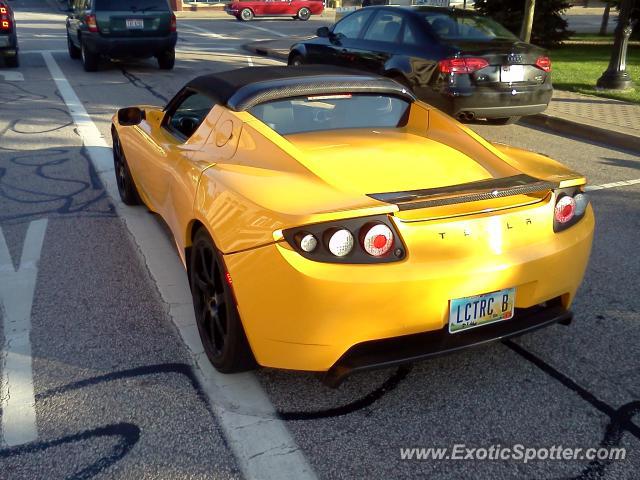 Tesla Roadster spotted in Chagrin Falls, Ohio