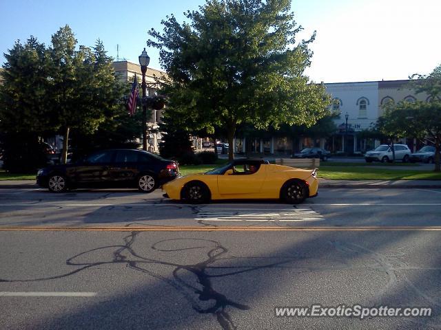 Tesla Roadster spotted in Chagrin Falls, Ohio