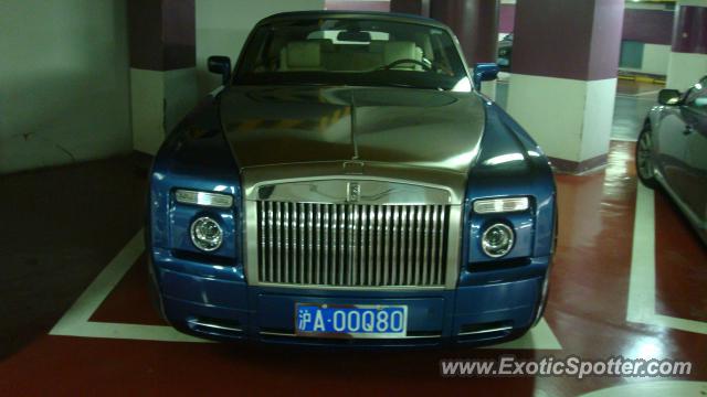 Rolls Royce Phantom spotted in SHANGHAI, China