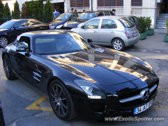 Mercedes SLS AMG spotted in Istanbul, Turkey