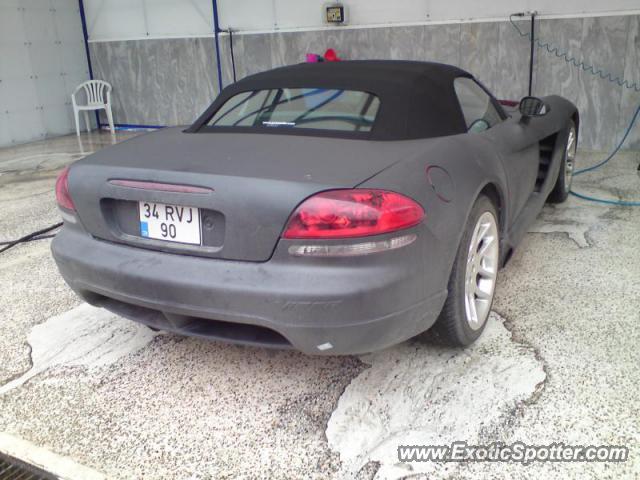 Dodge Viper spotted in Istanbul, Turkey