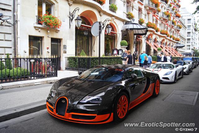 Bugatti Veyron spotted in Paris, France