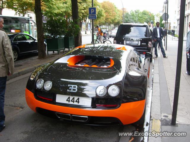 Bugatti Veyron spotted in Paris, France