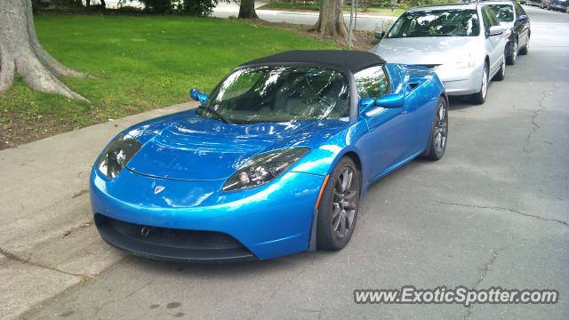 Tesla Roadster spotted in Davis, California