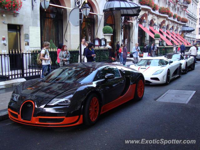 Bugatti Veyron spotted in Paris, France