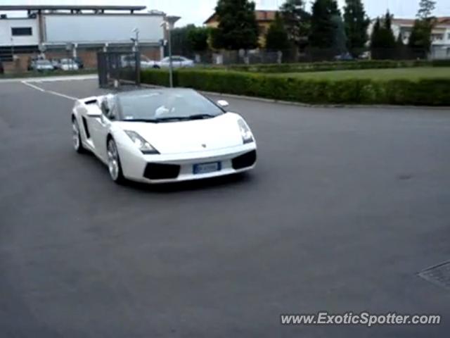 Lamborghini Gallardo spotted in Venice, Italy